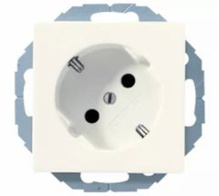 A520-45O Штепсельная розетка SCHUKO 16A, 250V  с поворотом на 45°; оранжевая
