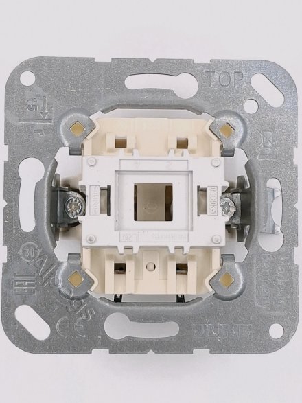 EP431U Кнопка 10AX 250V однополюсная с НО контактом