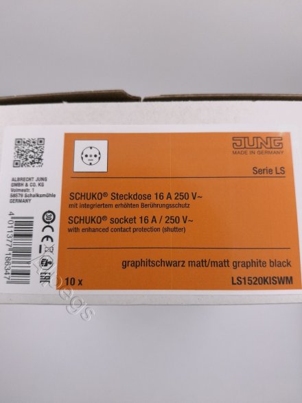 LS990 Розетка со шторками 2К+З 16А 250В, цвет матовый черный LS1520KISWM