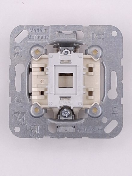 EP401U Выключатель 10AX 250V однополюсный